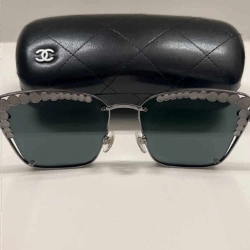 Chanel Square Frame Pearl Sunglasses 4235-H - Picture 5 of 11
